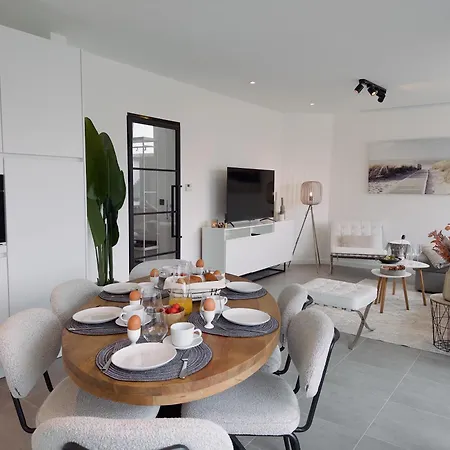 Seaside Living - Bailey アパート